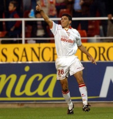 33 players who wore the Real Madrid and Sevilla jerseys