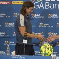 Tras salida de Almeyda de Chivas, Tuca es el DT con proceso más largo