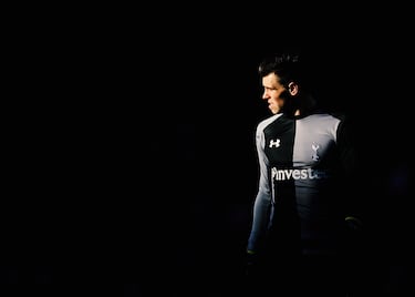 El fichaje del galés por el conjunto blanco fue uno de los mayores retos para Florentino Pérez y, a su vez, se convirtió en uno de los mayores logros del presidente del Real Madrid. Las dificultades de la negociación vinieron, en primer lugar, por el montante económico que exigía el conjunto inglés, e gran parte por las duras negociaciones con el dueño del Tottenham, Daniel Levy.