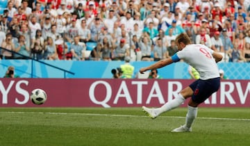 Harry Kane recibe una falta flagrante de Aníbal Godoy y el árbitro no dudó en señalar penalti. El propio Harry Kane volvía a anotar desde los 11 metros