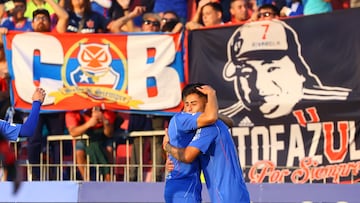 Futbol, Universidad de Chile vs Ohiggins.
Fecha 13, Liga de Primera 2025.
El jugador de Universidad de Chile Lucas Assadi, centro, celebra su gol contra Ohiggins durante el partido de primera division disputado en el estadio Nacional en Santiago, Chile.
31/05/2025
Jonnathan Oyarzun/Photosport
Football, Universidad de Chile vs Ohiggins.
13st turn, 2025 First division league.
Universidad de Chile’s player Lucas Assadi, center, celebrates his goal against Ohiggins during the first division match held at the Nacional stadium in Santiago, Chile.
31/05/2025
Jonnathan Oyarzun/Photosport