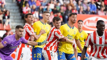 02/11/25 PARTIDO SEGUNDA DIVISION
SPORTING DE GIJON - LAS PALMAS
ROSAS AGARRANDO A LOIODICE EN UN CORNER