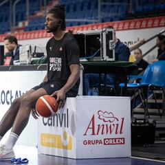 El Manresa firma ya a Archange Izaw-Bolavie de cara al curso que viene