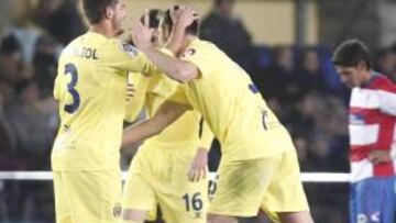 <b>MÁS TRANQUILIDAD. </b>El tercer tanto del Villarreal y subir puestos en la clasificación llevó la tranquilidad a las gradas de El Madrigal.