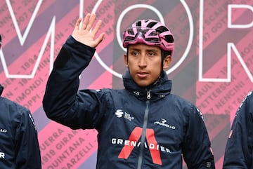 Egan Bernal se mantiene más líder que nunca en el Giro de Italia. El ciclista colombiano ganó su segunda etapa en la competencia y en una de las fracciones más complicadas, logró imponerse con contundencia y amplió la ventaja con sus rivales