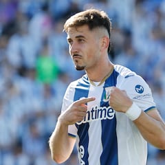 Acuerdo para la cesión con opción de compra obligatoria de Javi Hernández al Al Arabi