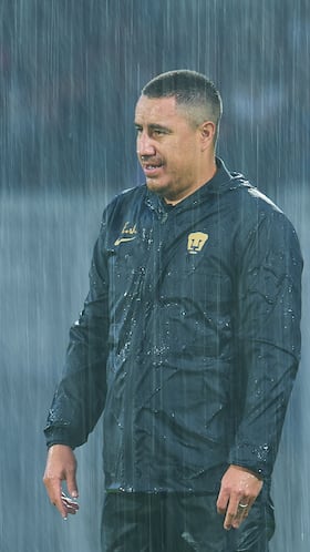Efrain Juarez head coach of Pumas during the 7th round match between Pumas UNAM and Atlas as part of the Liga BBVA MX, Torneo Apertura 2025 at Olimpico Universitario Stadium, on August 31, 2025 in Mexico City, Mexico.