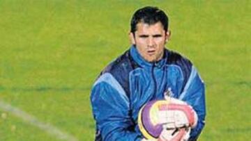 <b>AL TAJO. </b>Luis García tiene hoy la oportunidad de hacer olvidar a Abbondanzieri.