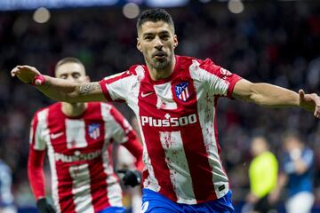 2-1. Luis Suárez celebra el segundo gol que marca de penalti.