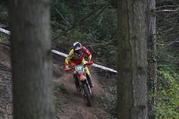 Una carrera profesional marcada por las lesiones en su tramo final que le hicieron retirarse en 2022. Antes, fue campeón del mundo de Enduro en su categoría junior en el año 2019.