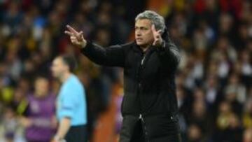 El técnico portugués generando infinidad de rumores en la prensa inglesa.