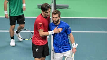 Winner Belgium's Raphael Collignon (L) shakes hands with France's Corentin Moutet at the end of their Davis Cup men's singles quarter finals tennis match, at the Super Tennis Arena, in Bologna, northen Italy, on November 18, 2025. (Photo by Tiziana FABI / AFP)