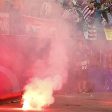 Los incidentes con bengalas de los ultras del Benfica