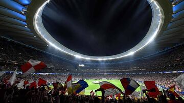 Supporters cheer and wave flags from the stands prior to the UEFA Champions League Group D football match between Atletico Madrid and Juventus, at The Wanda Metropolitano Stadium in Madrid, on September 18, 2019. (Photo by OSCAR DEL POZO / AFP)  
 PANORAM
