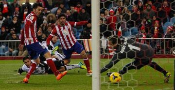 Diego Costa supera a Diego Alves.