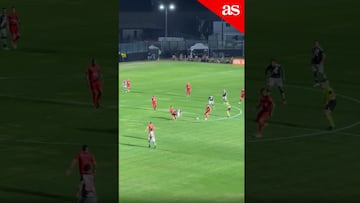 Vidal fue a marcar a Medel y pasó esto: ¡qué dolor!