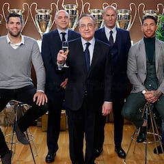 Florentino y los capitanes felicitan la Navidad tras el Clásico