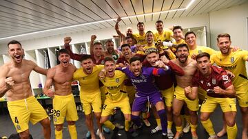 El FC Cartagena celebró por todo lo alto la victoria en Santander