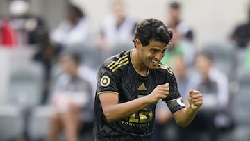 ¡De fiesta! el 'crack' Carlos Vela cumple 33 años