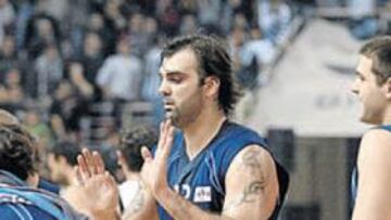 <b>PRIMER TRIUNFO FUERA. </b>Raúl López, Varda y Reyes destacaron en la victoria del Madrid en Salónica.