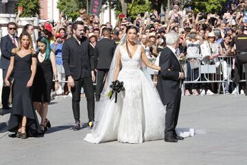 La novia Pilar Rubio llegando a la catedral del Sevilla.