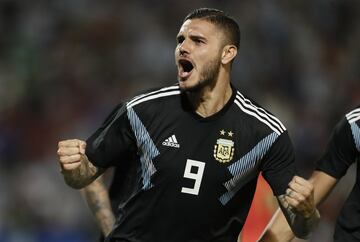 El más reciente ‘villano’ es Mauro Icardi. En duelo amistoso desarrollado noviembre de 2018, el atacante se hizo pesar a los dos minutos de juego, tanto que representó su primero con la albiceleste, en la victoria de Argentina por 2-0.