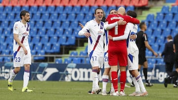 El Eibar celebró su victoria en Getafe.