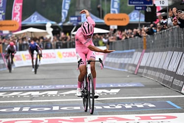 Estos son los principales perseguidores de Isaac Del Toro por el Giro de Italia