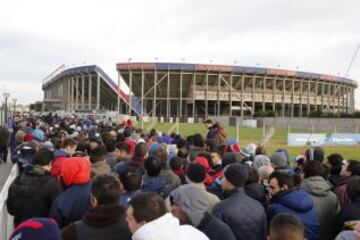 Colas infinitas de los seguidores del San Lorenzo para ver la Gran Final