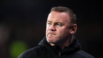 HUDDERSFIELD, ENGLAND - FEBRUARY 02: Wayne Rooney the head coach / manager of Derby County during the Sky Bet Championship match between Huddersfield Town and Derby County at Kirklees Stadium on February 2, 2022 in Huddersfield, England. (Photo by Robbie Jay Barratt - AMA/Getty Images)