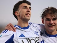 Lecce (Italy), 27/12/2025.- Como's Jacobo Ramon (L) celebrates with his teammate Nico Paz (R) after scoring a goal during the Italian Serie A soccer match between US Lecce and Como at the Via del Mare stadium in Lecce, Italy, 27 December 2025. (Italia) EFE/EPA/ABBONDANZA SCURO LEZZI