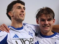 Jacobo Ramón y Nico Paz celebran el gol del central contra el Lecce.