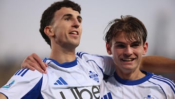 Jacobo Ramón y Nico Paz celebran el gol del central contra el Lecce.