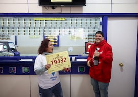 Esther Lanchas, la lotera de La Elipa que ha dado ‘El Gordo’ de Navidad: “Mi padre llevaba 38 años esperando ésto”