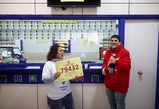 Esther Lanchas, la lotera de La Elipa que ha dado ‘El Gordo’ de Navidad: “Mi padre llevaba 38 años esperando ésto”