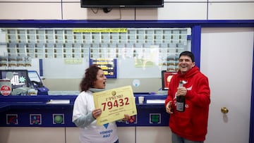 A lottery ticket seller celebrates having sold the winning ticket of Spain's Christmas lottery "El Gordo" (The Fat One), in Madrid, Spain, December 22, 2025. REUTERS/Alejandro Martinez Velez