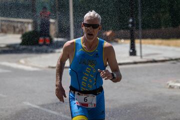 Jorge Recuero y María Calleja, recientes campeones del Mundo de triatlón cross, fueron los grandes protagonistas del primer Tri Cross de la temporada al conseguir el mejor tiempo de entre los más de 200 triatletas participantes. El río Tajo a su paso por Fuentidueña y los vecinos de la localidad fueron los otros destacados de la jornada. El siguiente reto espera en San Martín de Valdeiglesias el domingo 7 de julio.

