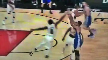 ¡Y Curry explotó! 11 puntos en dos minutos, 23 en el tercer cuarto