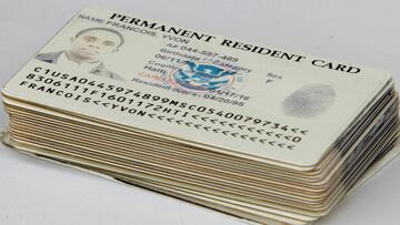 El gobierno está entregando ayudas por desempleo a los que lo solicitan, pero pueden cobrar esas ayudas las personas que tienen 'Green Card'.