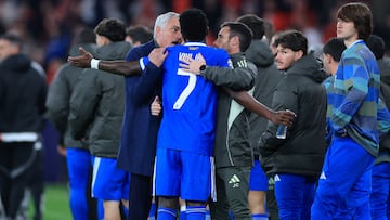 Vinícius Júnior walks off in protest