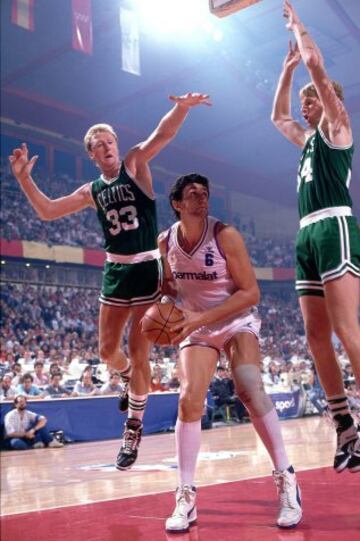 Fernando Romay y Larry Bird.