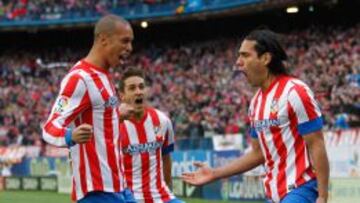 ALEGR&Iacute;A. Falcao, Miranda y Koke celebran un gol del Atl&eacute;tico.