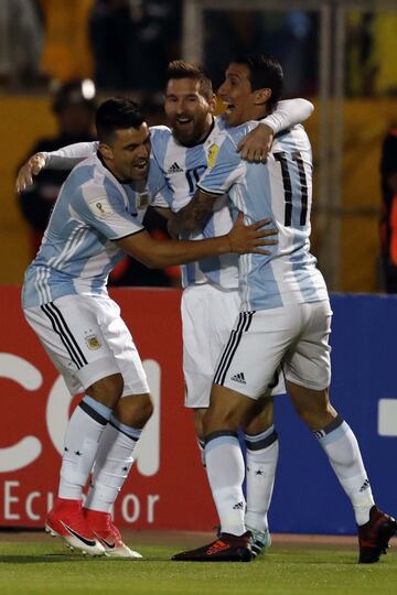 1-2. Messi celebró el segundo gol.