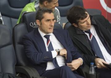 Ernesto Valverde en el banquillo.