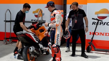 M&aacute;rquez tras su ca&iacute;da en el warm up.