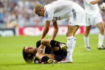 No todo iba a ser felicidad. En 2004 sufrió seis de las 18 faltas de su equipo. Incluso Beckham se vio obligado a derribarle...