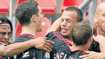 <b>CON ACENTO ESPAÑOL. </b>Gabri y Roger son titulares en un Ajax que guía Ten Cate, quien fuera hasta junio segundo entrenador del Barça de Rijkaard.