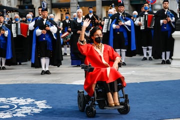 Convertida en un ejemplo de superación para millones de personas con discapacidad en todo el mundo, Perales es un icono del deporte paralímpico. Comenzó en la natación adaptada en 1997 y estuvo presente, a sus 45 años, en Tokio 2020. Ha ganado 27 medallas olímpicas y es la primera deportista paralímpica que se lleva un Princesa de Asturias del Deporte. 