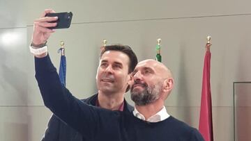 Tsartas, junto a Monchi en una reciente visita a Nervión.