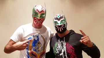Raúl Jiménez y Sin Cara